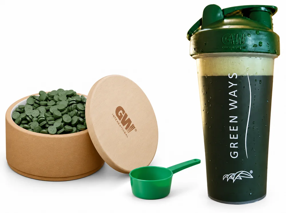 Zestaw producenta: szejker, miarka i ceramiczny pojemnik na chlorellę
